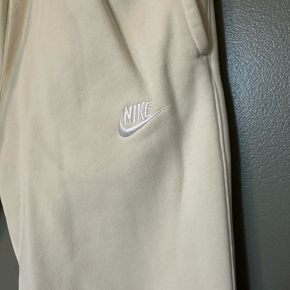 Nike pale yellow joggers size small - Picture 2 of 4